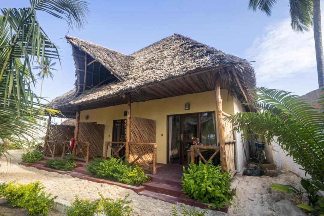 Weavers Lodge Pongwe Ngoại thất bức ảnh
