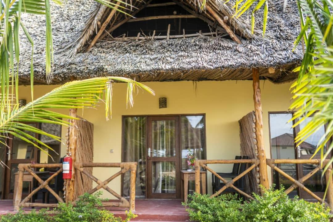 Weavers Lodge Pongwe Ngoại thất bức ảnh