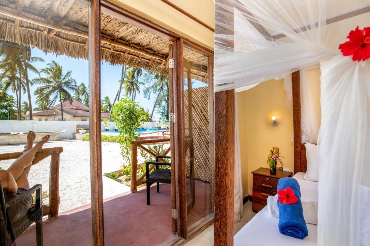 Weavers Lodge Pongwe Ngoại thất bức ảnh