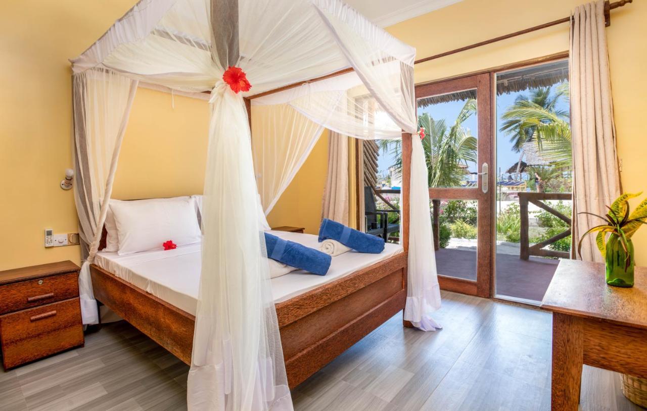 Weavers Lodge Pongwe Ngoại thất bức ảnh
